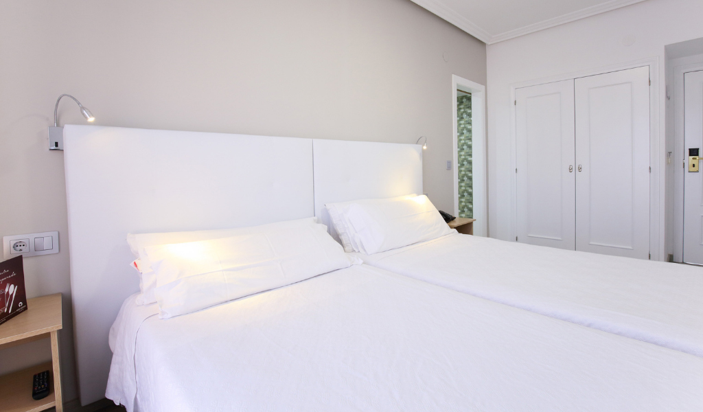 Hotel-Castilla-cama-habitación-doble